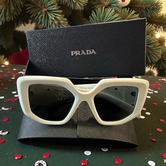🔥 PRADA White Cat-Eye Sunglasses - Picture 3 of 16
